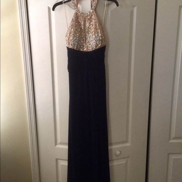Formal gown/prom/homecoming/wedding - Picture 2 of 8
